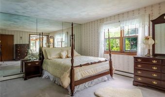 9 Apache Ln, Cumberland, RI 02864