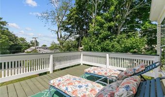 22 Greenough Pl, Newport, RI 02840