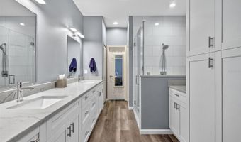 5610 GOLDEN ISLES Dr, Apollo Beach, FL 33572