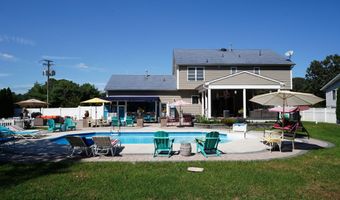 449 Montgomery St, Bayville, NJ 08721
