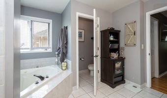 541 N 4th Ave, Addison, IL 60101