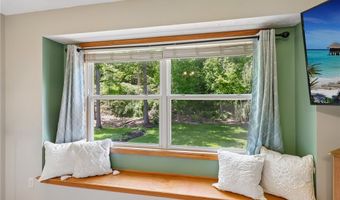 1250 Orchard Glen Dr, Amherst, OH 44001