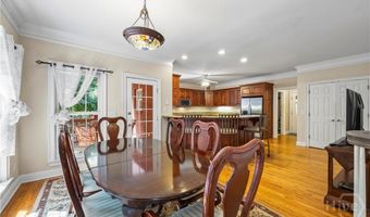 1050 Chestnut Glen Dr, Athens, GA 30606
