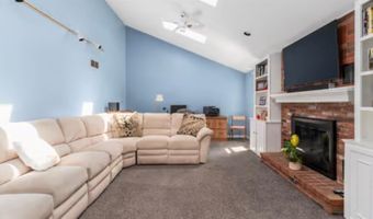 66 Foxglove Dr, Cranston, RI 02920