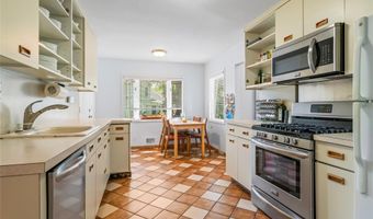 2 Lydia Ct, Albertson, NY 11507