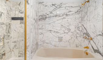 1101 S ARLINGTON RIDGE Rd 212, Arlington, VA 22202