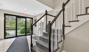 2616 N Windsor Dr 102, Arlington Heights, IL 60004