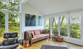 25 Fort Hill Rd, Bristol, RI 02809