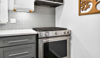 1036 W OKLAHOMA St, Appleton, WI 54914