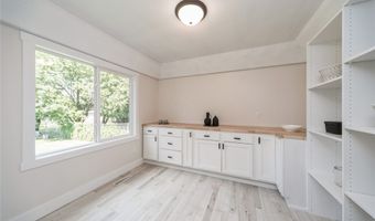 218 NE Mandy Ln, Ankeny, IA 50021