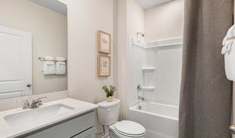 274 Maddox Dr, Aberdeen, NC 28315