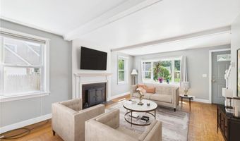 85 Pilgrim Dr, Warwick, RI 02888