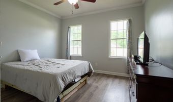 605 Plantation Dr, Adel, GA 31620