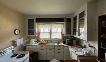 909 7th St, Britton, SD 57430