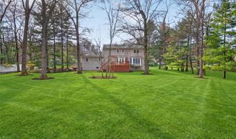 6 Amanda Ct, Airmont, NY 10952