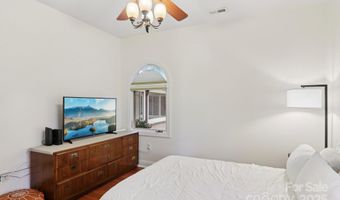 26 Ocaso Dr, Asheville, NC 28806