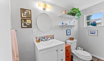 311 MAPLE St, Brookings, OR 97415