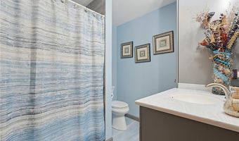 3 King St, Bristol, RI 02809