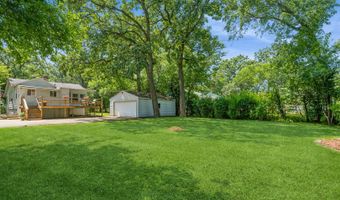 196 E Old Elm Rd, Lake Forest, IL 60045