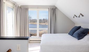 8 Key Ct, Newport, RI 02840