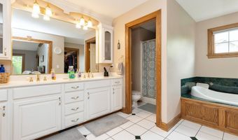 616 3rd Ave NW, Altoona, IA 50009