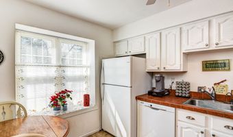 258 Grassmere Ct, Aberdeen, NJ 07747