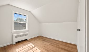 18 Grove Rd, Cromwell, CT 06416