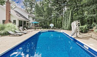 225 Linwood Ln, Aurora, OH 44202