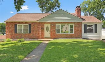 7025 Greenholly Dr, Affton, MO 63123