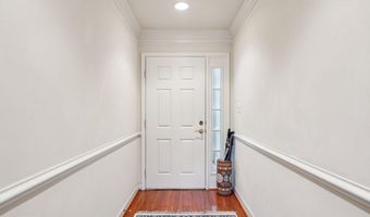 817 OAK KNOLL Ter, Rockville, MD 20850