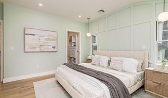 8 Kerins Ter, Newport, RI 02840