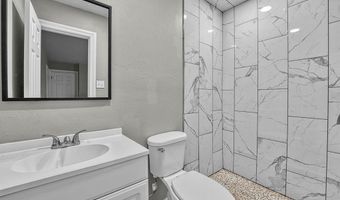 2404 N Robin St, Altus, OK 73521