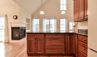 12 Braeburn Ln 12, Ashland, MA 01721