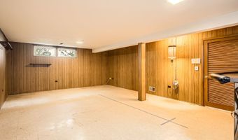 907 E Crabtree Dr, Arlington Heights, IL 60004