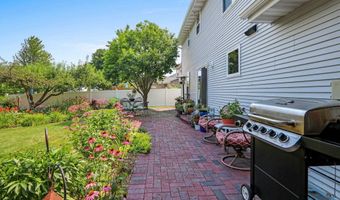 N254 MEADOWBREEZE Court, Appleton, WI 54915