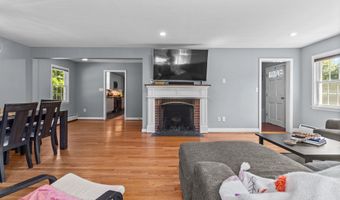 24 Maple Edge Dr, Bloomfield, CT 06002