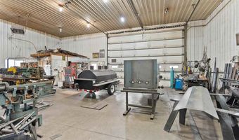 5709 Oak Crest Hill Rd SE, Riverside, IA 52327