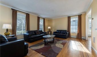 38 Kristen Ln, North Kingstown, RI 02852