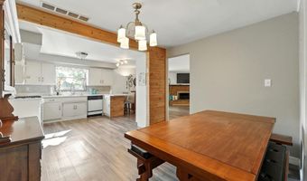 704 S Dewey St, Auburn, IN 46706