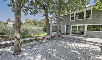 4 Buckingham St, Barrington, RI 02806