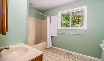22 Ledgewood Dr 22, Brookfield, CT 06804