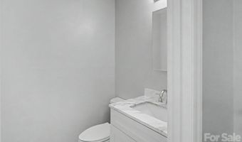 102 Wicklow Dr, Asheville, NC 28806