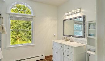 247 Oaklawn Ave, Cranston, RI 02920