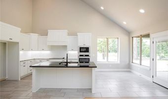 1 Nairn Ln, Bella Vista, AR 72715