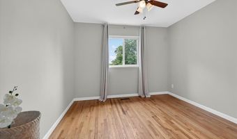 706 Clayworth Dr, Ballwin, MO 63011
