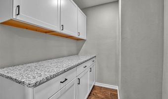 2404 N Robin St, Altus, OK 73521