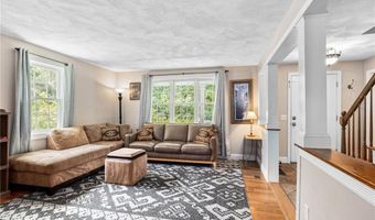 36 Daniel Dr, North Kingstown, RI 02852