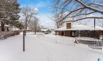 328 S 3rd Ave, Brandon, SD 57005