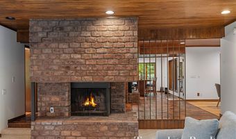 410 Greentree Ln NE, Ada, MI 49301