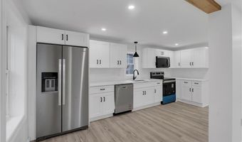 78 School St, North Smithfield, RI 02876